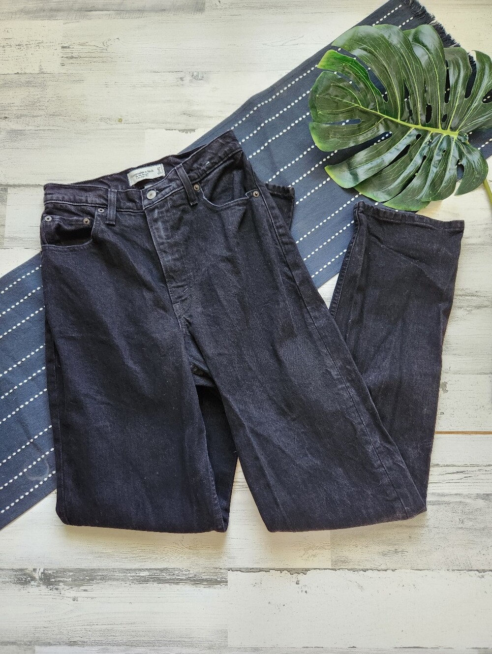 Abercrombie & Fitch The 90's Straight Leg Ultra High Rise Jeans Black 27/4 Long